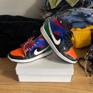 jordan retro 1 mid